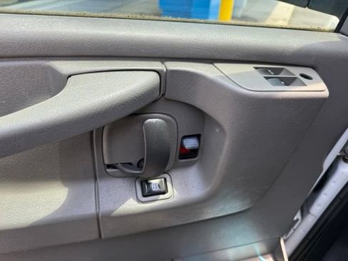 Used 2008 GMC Savana 1500 w/ Power Package RWD image 10
