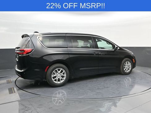 New 2026 Chrysler Pacifica Select FWD image 7