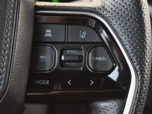 Used 2023 Toyota Sequoia Platinum AWD/4WD image 8