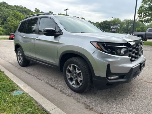 Used 2023 Honda Passport TrailSport image 3