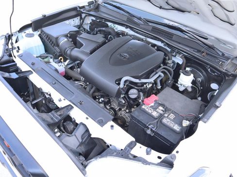 Used 2023 Toyota Tacoma SR5 AWD/4WD image 29