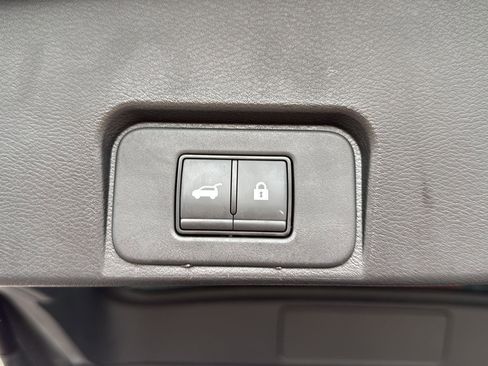 Used 2024 Nissan Rogue SV image 25