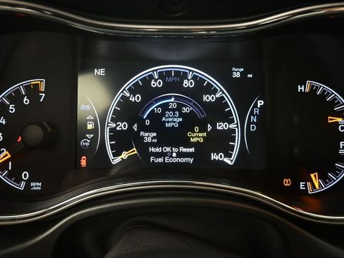 Used 2020 Jeep Grand Cherokee Altitude AWD/4WD image 12