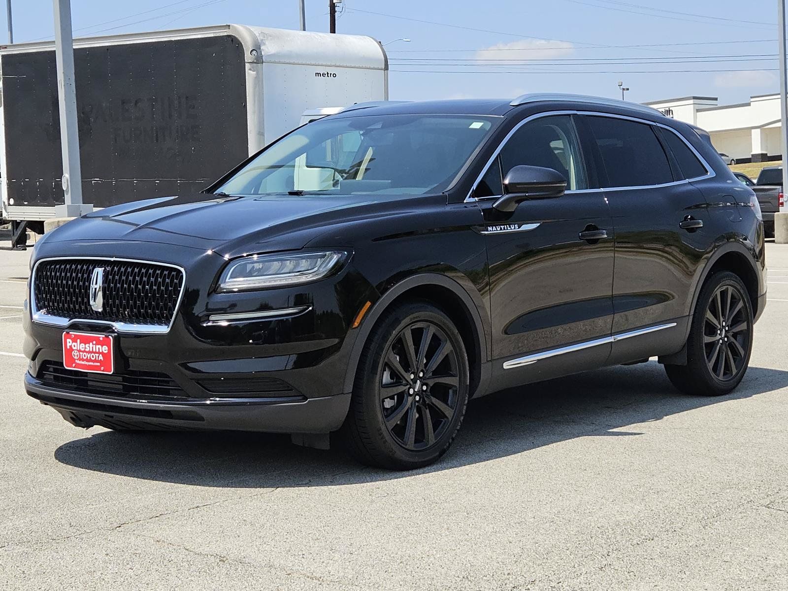 Used 2023 Lincoln Nautilus Reserve w/ Monochromatic Package AWD/4WD image 3