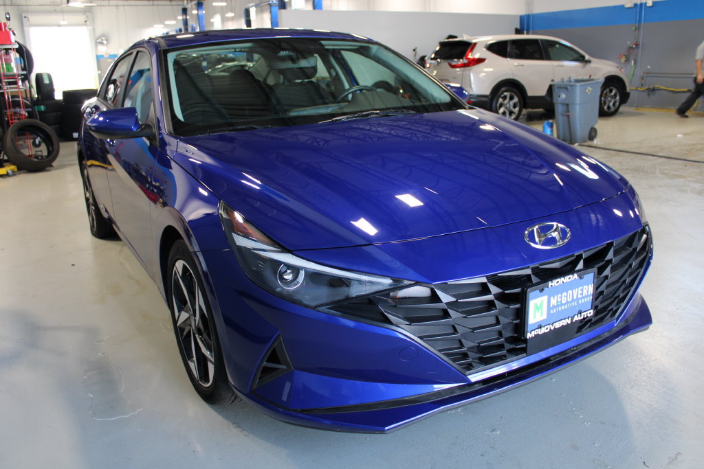 Used 2023 Hyundai Elantra SEL w/ Convenience Package FWD image 3