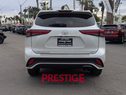 Used 2022 Toyota Highlander XSE image 7