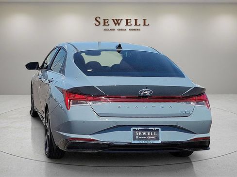 Used 2023 Hyundai Elantra Limited FWD image 3