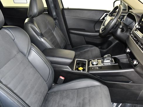 Used 2024 Mitsubishi Outlander AWD image 41