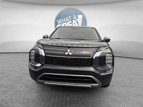 New 2025 Mitsubishi Outlander SE image 9