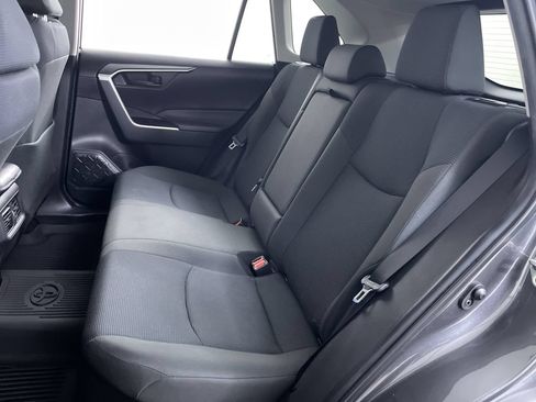 Used 2021 Toyota RAV4 LE AWD/4WD image 19