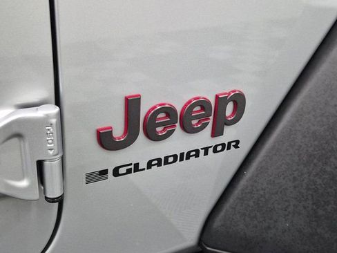 Used 2023 Jeep Gladiator Rubicon w/ Trailer Tow Package AWD/4WD image 8