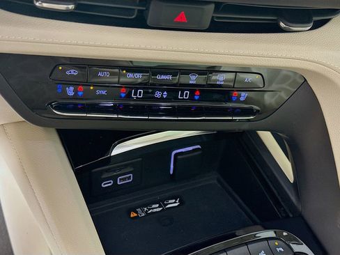 Used 2022 Buick Envision Avenir w/ Technology Package II image 19