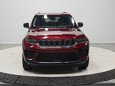 Used 2023 Jeep Grand Cherokee Laredo AWD/4WD image 2