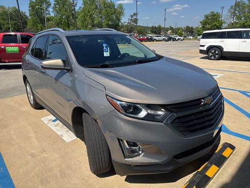 Used 2018 Chevrolet Equinox LT w/ Sun & Infotainment Package image 2