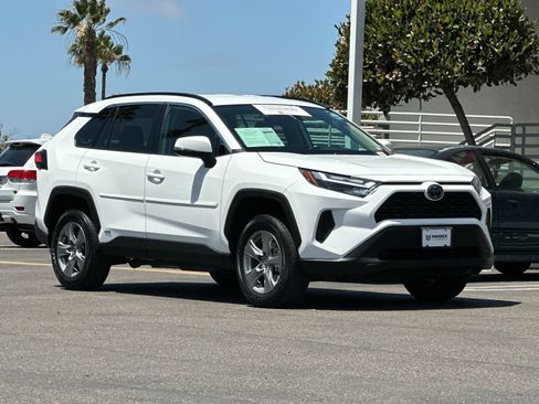 Used 2024 Toyota RAV4 LE AWD/4WD image 8