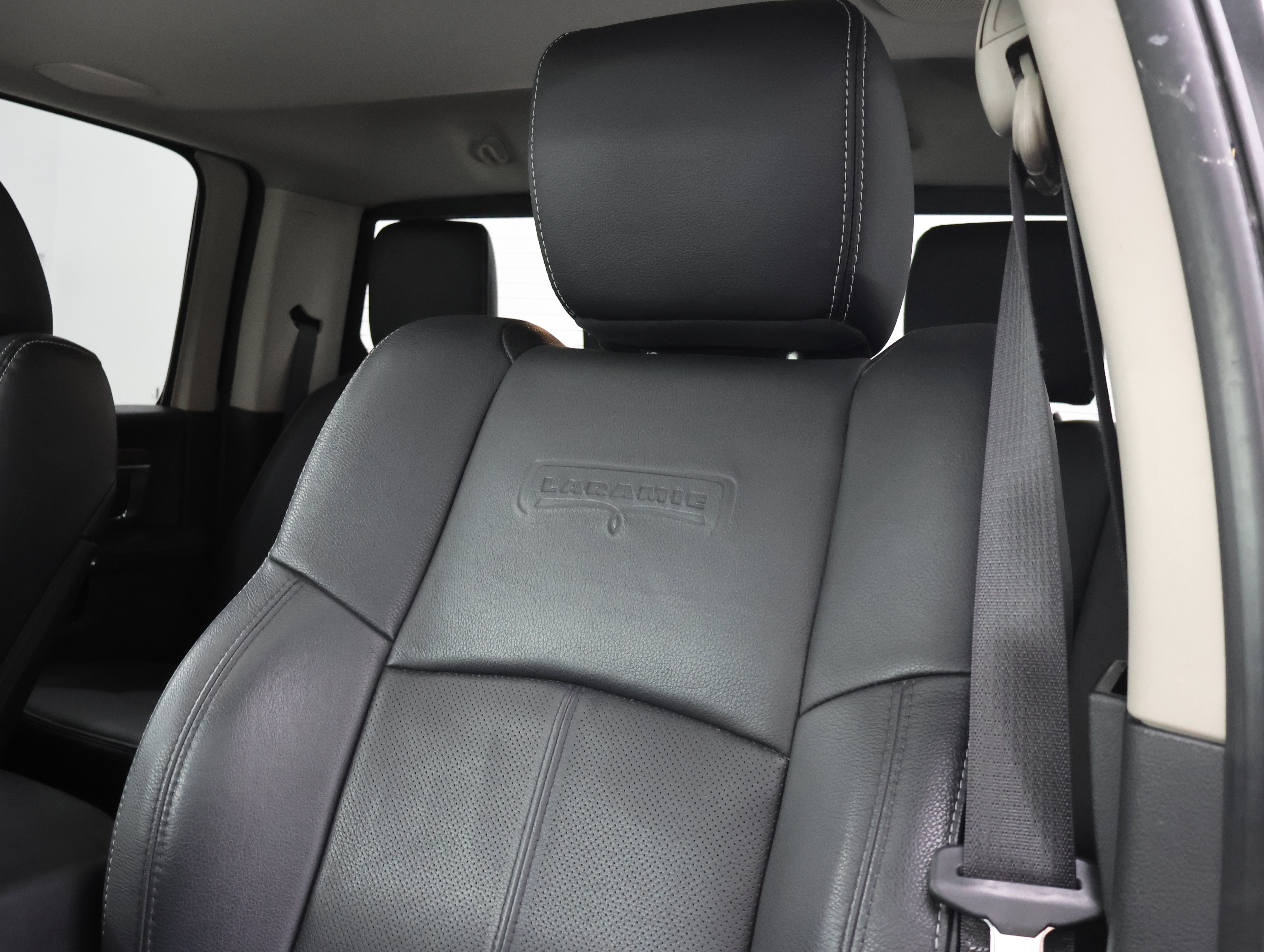 Used 2018 RAM 1500 Laramie w/ Convenience Group AWD/4WD image 45