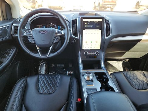 Used 2024 Ford Edge Titanium image 10