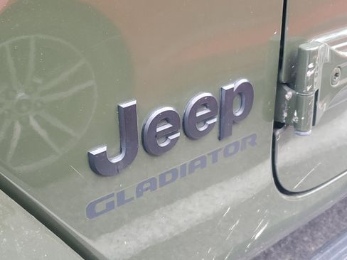 Used 2022 Jeep Gladiator Sport AWD/4WD image 8