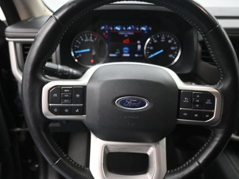 Used 2024 Ford Expedition XLT RWD image 3