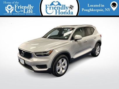 Used 2022 Volvo XC40 T5 Momentum