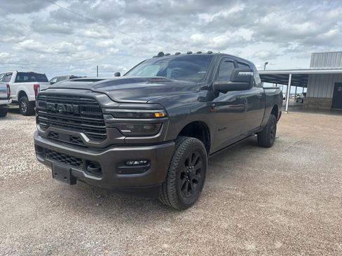 Used 2025 RAM 2500 Laramie AWD/4WD image 1
