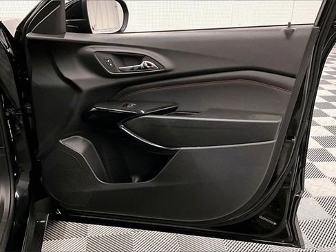 Used 2025 Chevrolet Trax RS w/ Driver Confidence Package image 18