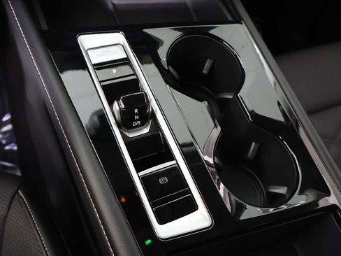 Used 2024 Volkswagen Atlas SE image 50