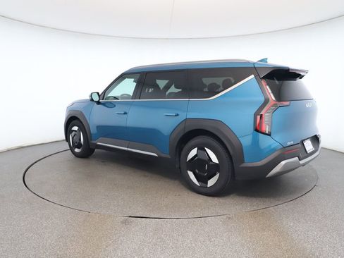 Used 2024 Kia EV9 Wind image 3