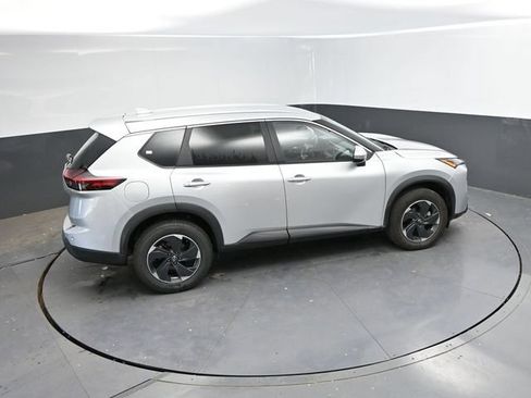Used 2025 Nissan Rogue SV AWD/4WD image 36
