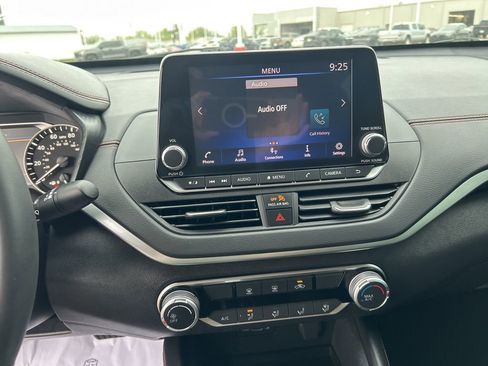 Used 2022 Nissan Altima 2.5 SR FWD image 14