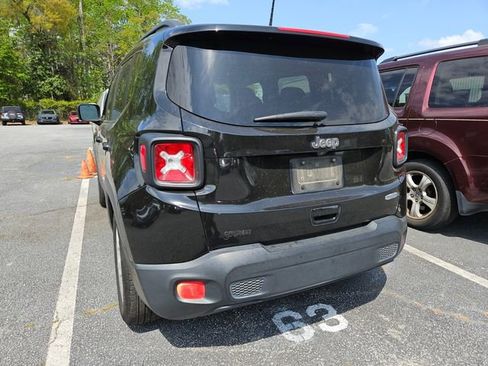 Used 2018 Jeep Renegade Latitude image 9