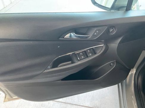 Used 2018 Chevrolet Cruze LT w/ Convenience Package FWD image 4