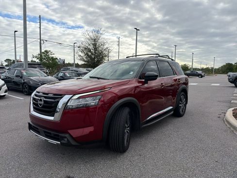 Used 2022 Nissan Pathfinder Platinum w/ Cargo Package FWD image 3