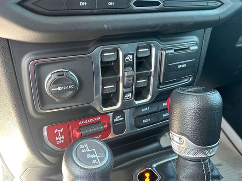 Used 2024 Jeep Gladiator Mojave w/ Convenience Group AWD/4WD image 23