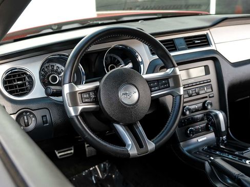 Used 2013 Ford Mustang Premium image 15