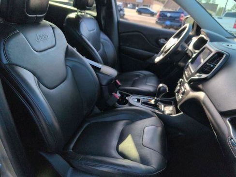 Certified 2021 Jeep Cherokee Latitude Lux w/ Comfort/Convenience Group FWD image 28