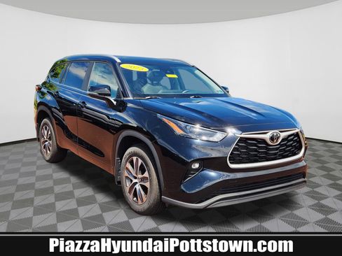 Used 2023 Toyota Highlander XLE FWD image 1