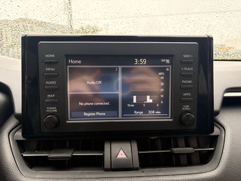 Used 2019 Toyota RAV4 LE FWD image 18