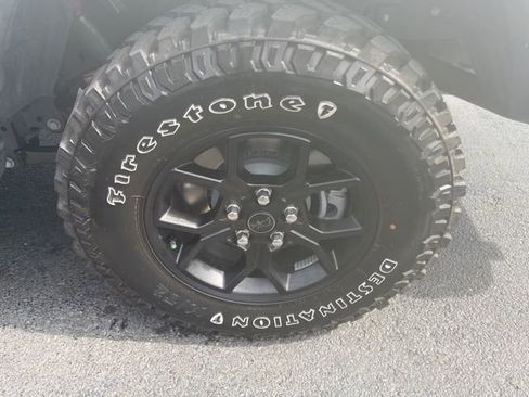 Used 2025 Jeep Gladiator Sport image 6