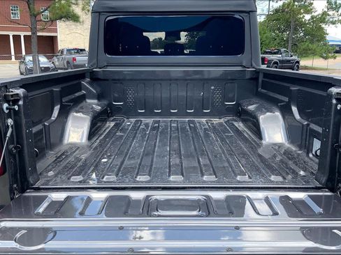 Used 2025 Jeep Gladiator Mojave AWD/4WD image 34