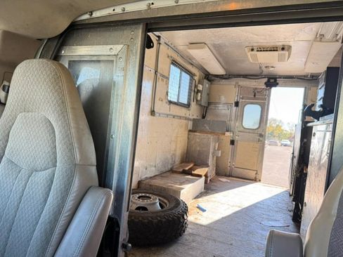 Used 2009 GMC Savana 3500 image 36