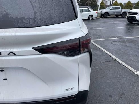 Used 2025 Toyota Sienna XLE image 18