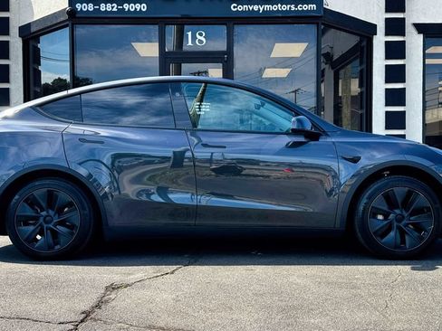 Used 2024 Tesla Model Y Long Range RWD image 5