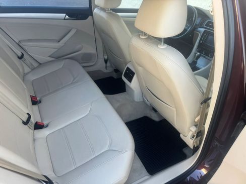 Used 2013 Volkswagen Passat TDI SE FWD image 17