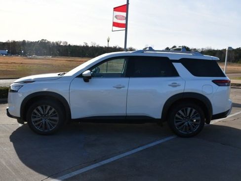 Used 2024 Nissan Pathfinder SL w/ SL Premium Package image 2