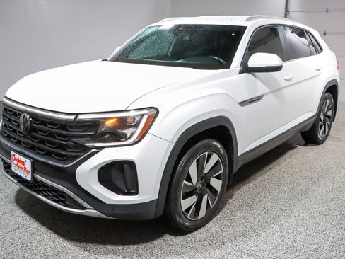 Used 2024 Volkswagen Atlas Cross Sport SE FWD image 32