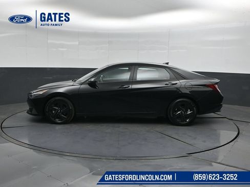 Used 2022 Hyundai Elantra SEL w/ Convenience Package FWD image 7