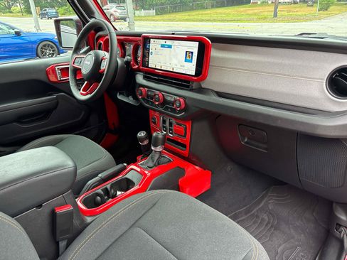 Used 2025 Jeep Wrangler Sport AWD/4WD image 14