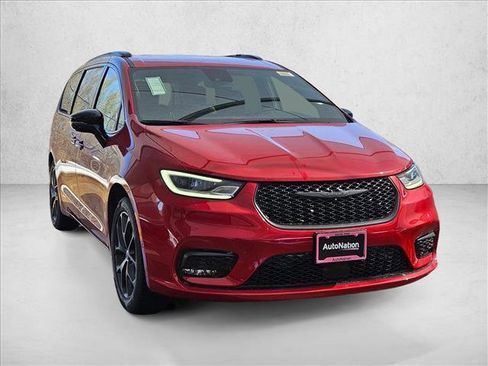 New 2026 Chrysler Pacifica Select w/ S Appearance Package FWD image 7