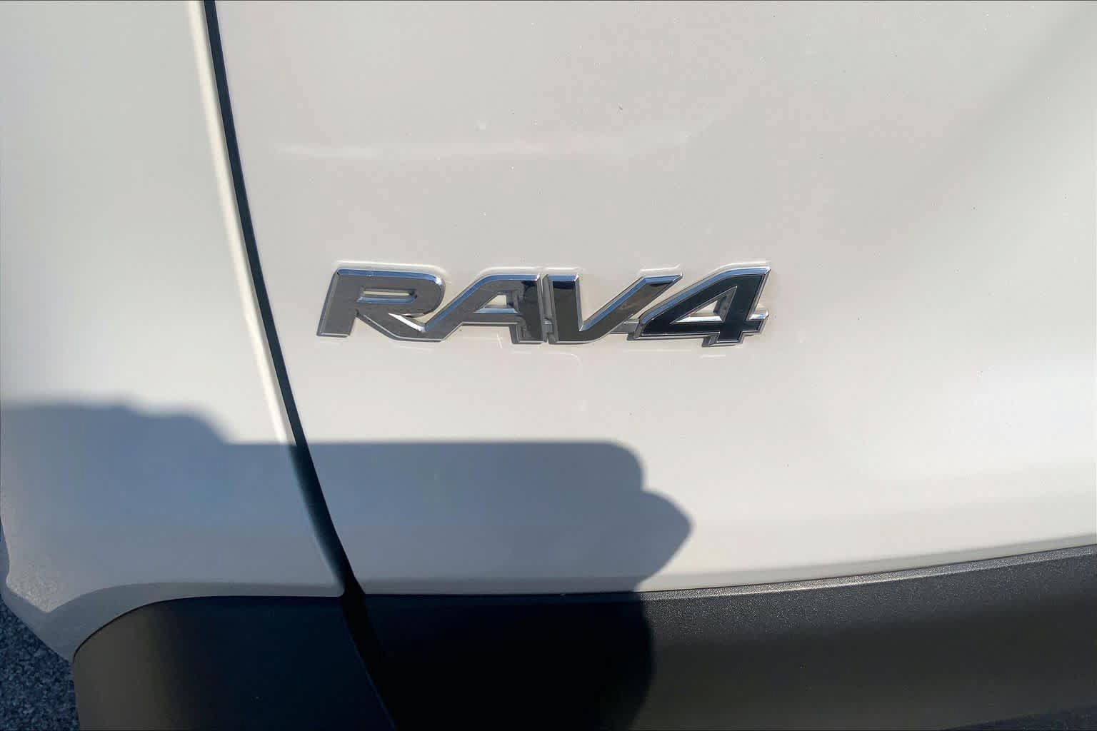 Used 2023 Toyota RAV4 Limited AWD/4WD image 30